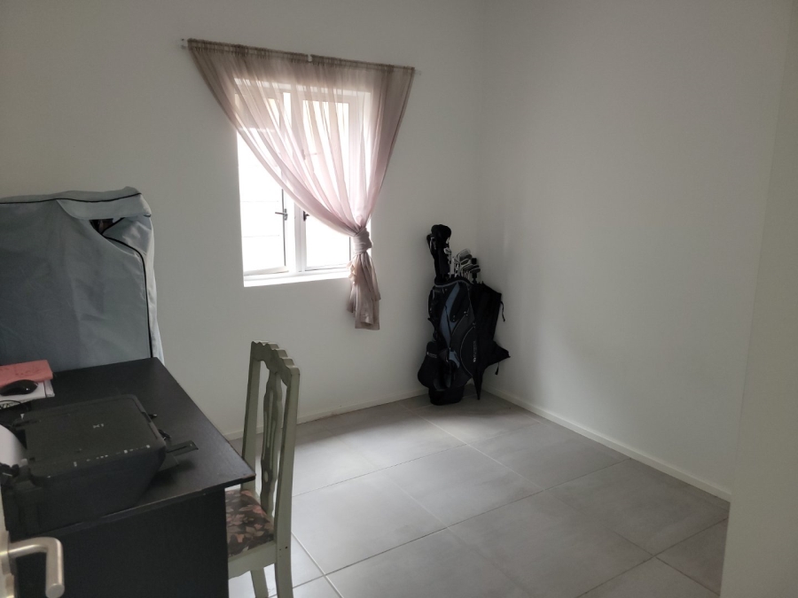 2 Bedroom Property for Sale in Pacaltsdorp Western Cape